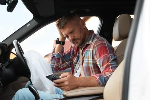 What to do after a car accident, driver calling 911 after a car crash