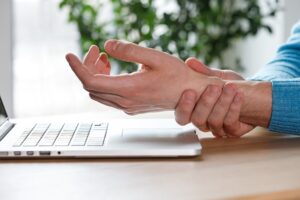 Wrist pain from carpal tunnel syndrome