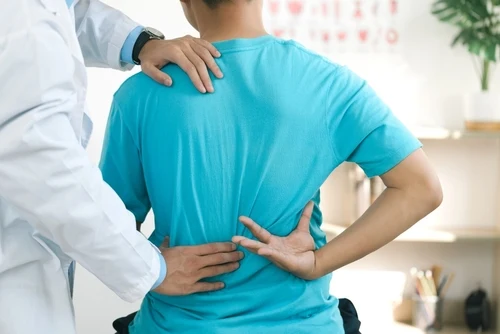 Jonesboro car crash doctor with patient, car accident injury doctor, accident doctor in Jonesboro